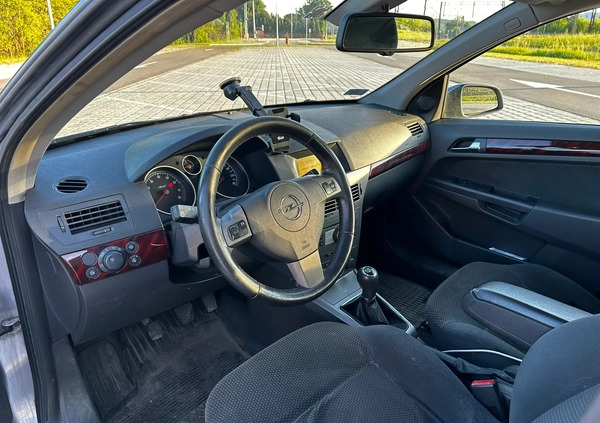 Opel Astra cena 12900 przebieg: 247621, rok produkcji 2004 z Barczewo małe 121